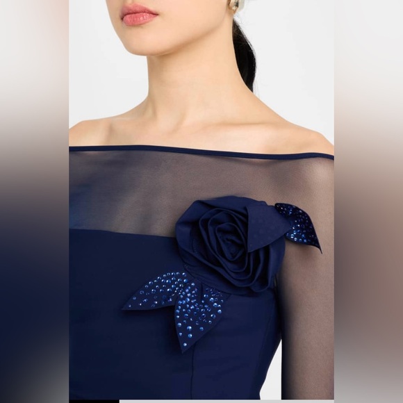 Chiara Boni La Petite Robe “Saori”
Illusion-Sleeve Flower Column Gown- Sz 12 - Picture 5 of 10